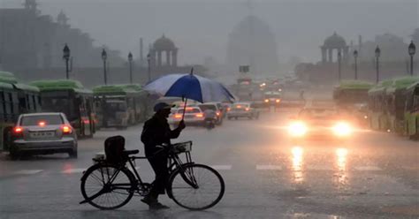 will it rain today in delhi.